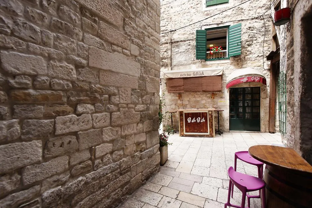 Apartment Stone Split