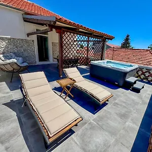 https://apartment-karuzz.hotelinzadar.com